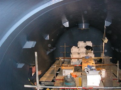 第一层涂层施工中